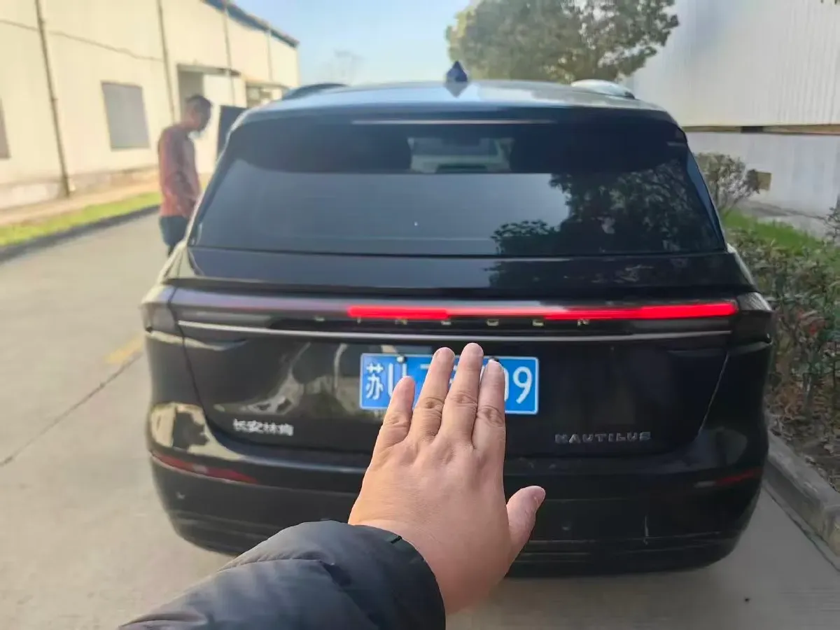 2025 Lincoln Nautilus 2.0T 282HP L4 E-CVT Hybrid,autocango,china used car exporter,china ev exporter,chinese used car exporter,chinese used ev exporter