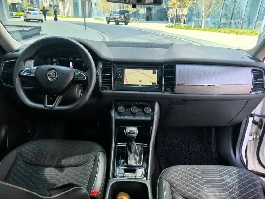 2019 Skoda Superb 2.0T 220HP L4 7DCT,autocango,china used car exporter,china ev exporter,chinese used car exporter,chinese used ev exporter