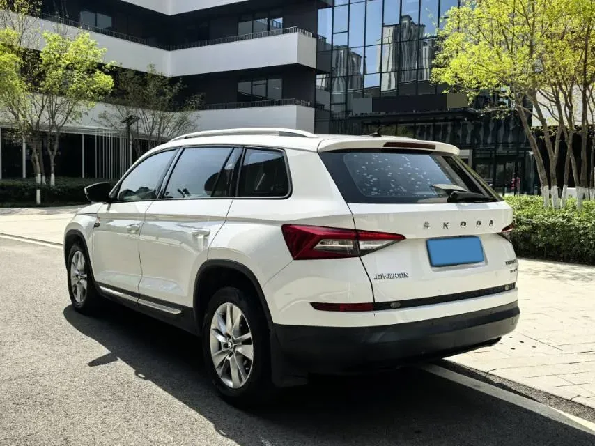 2019 Skoda Superb 2.0T 220HP L4 7DCT,autocango,china used car exporter,china ev exporter,chinese used car exporter,chinese used ev exporter