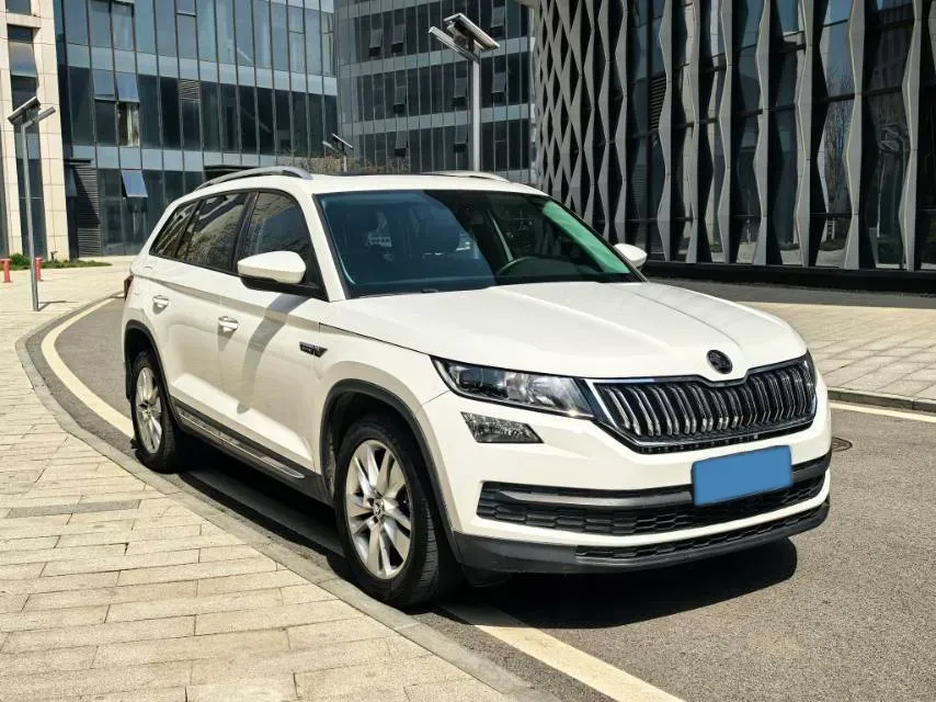 2019 Skoda Superb 2.0T 220HP L4 7DCT,autocango,china used car exporter,china ev exporter,chinese used car exporter,chinese used ev exporter