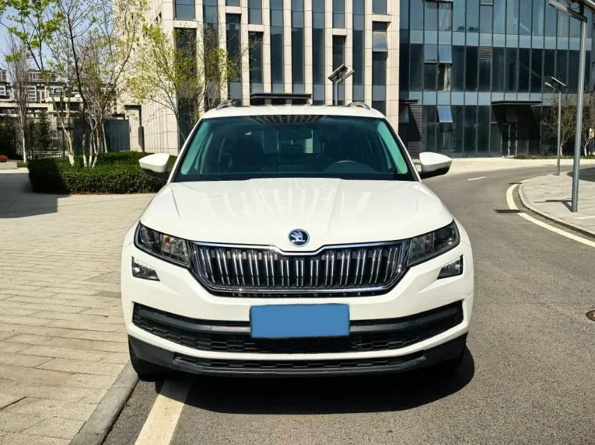 2019 Skoda Superb 2.0T 220HP L4 7DCT,autocango,china used car exporter,china ev exporter,chinese used car exporter,chinese used ev exporter