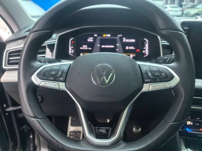 2025 Volkswagen Tiguan L 2.0T 186HP L4 7DCT,autocango,china used car exporter,china ev exporter,chinese used car exporter,chinese used ev exporter