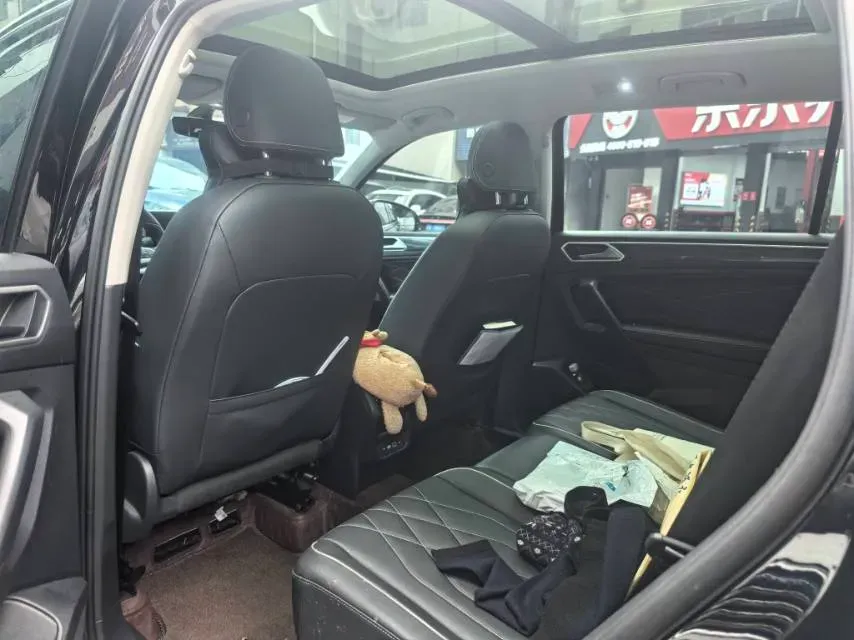 2025 Volkswagen Tiguan L 2.0T 186HP L4 7DCT,autocango,china used car exporter,china ev exporter,chinese used car exporter,chinese used ev exporter