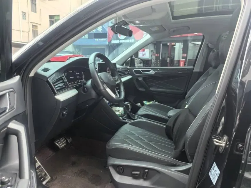 2025 Volkswagen Tiguan L 2.0T 186HP L4 7DCT,autocango,china used car exporter,china ev exporter,chinese used car exporter,chinese used ev exporter