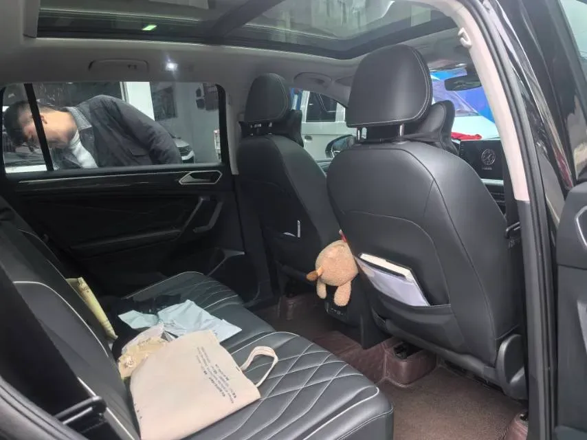 2025 Volkswagen Tiguan L 2.0T 186HP L4 7DCT,autocango,china used car exporter,china ev exporter,chinese used car exporter,chinese used ev exporter