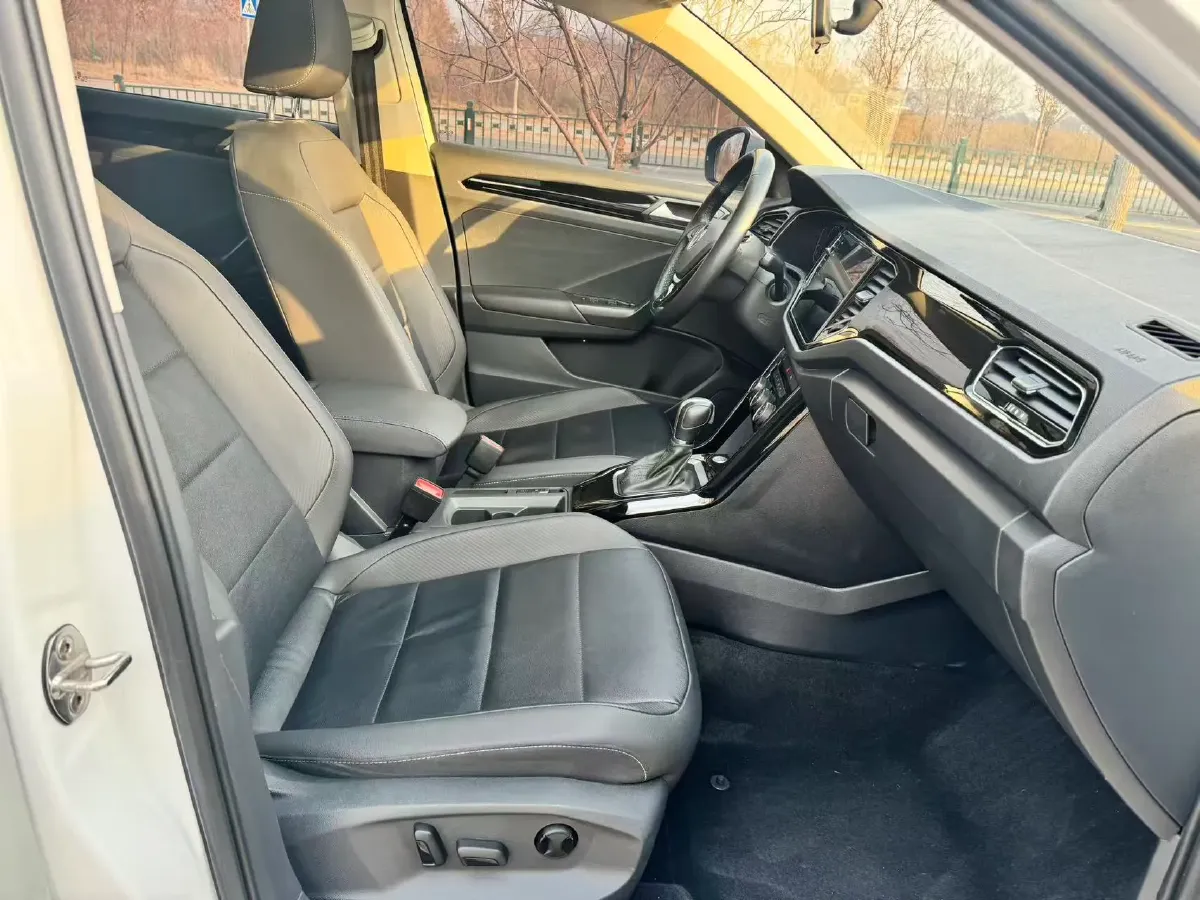 2022 Volkswagen T-Roc 1.4T 150HP L4 7DCT,autocango,china used car exporter,china ev exporter,chinese used car exporter,chinese used ev exporter