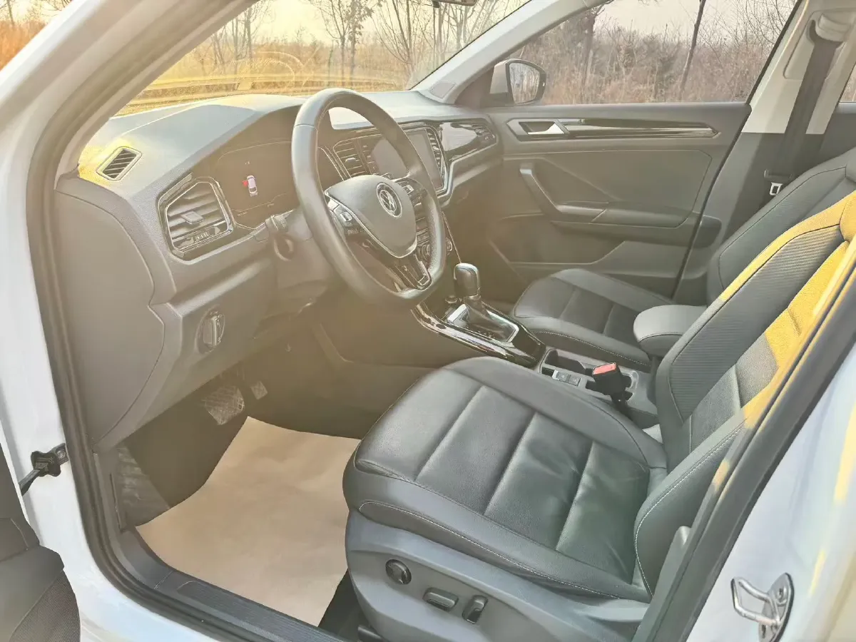 2022 Volkswagen T-Roc 1.4T 150HP L4 7DCT,autocango,china used car exporter,china ev exporter,chinese used car exporter,chinese used ev exporter