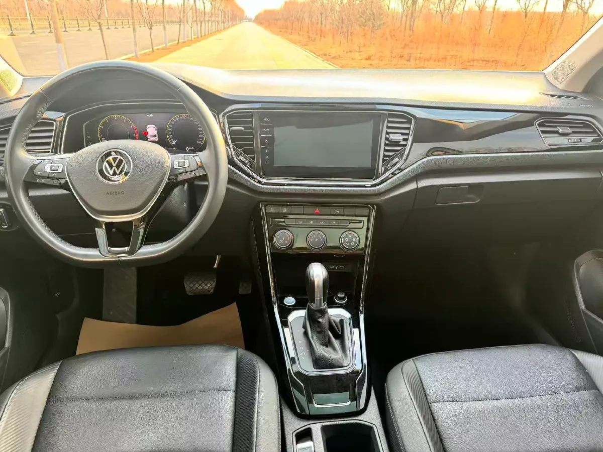 2022 Volkswagen T-Roc 1.4T 150HP L4 7DCT,autocango,china used car exporter,china ev exporter,chinese used car exporter,chinese used ev exporter