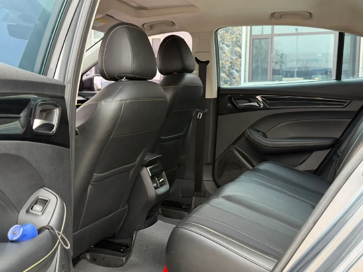 2021 Roewe i5 1.5L 120HP L4 5MT,autocango,china used car exporter,china ev exporter,chinese used car exporter,chinese used ev exporter