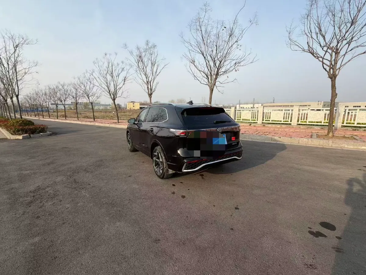 2025 Volkswagen Tiguan L 2.0T 220HP L4 7DCT,autocango,china used car exporter,china ev exporter,chinese used car exporter,chinese used ev exporter