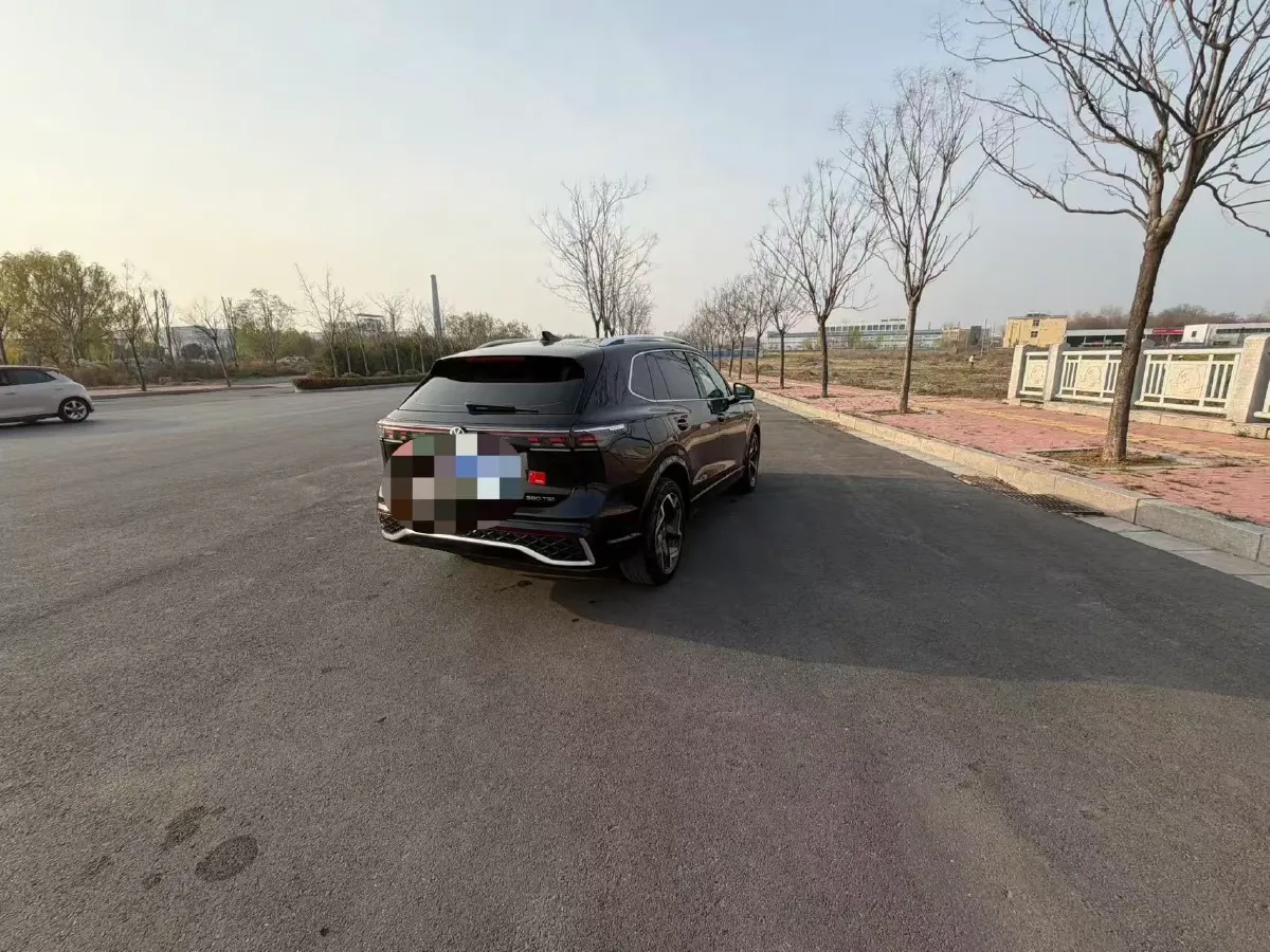 2025 Volkswagen Tiguan L 2.0T 220HP L4 7DCT,autocango,china used car exporter,china ev exporter,chinese used car exporter,chinese used ev exporter