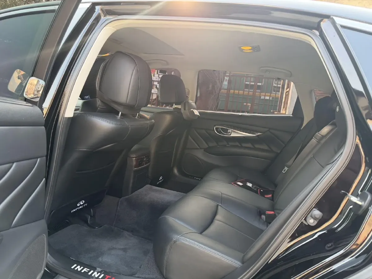 2019 Infiniti Q70 2.0T 211HP L4 7AT,autocango,china used car exporter,china ev exporter,chinese used car exporter,chinese used ev exporter