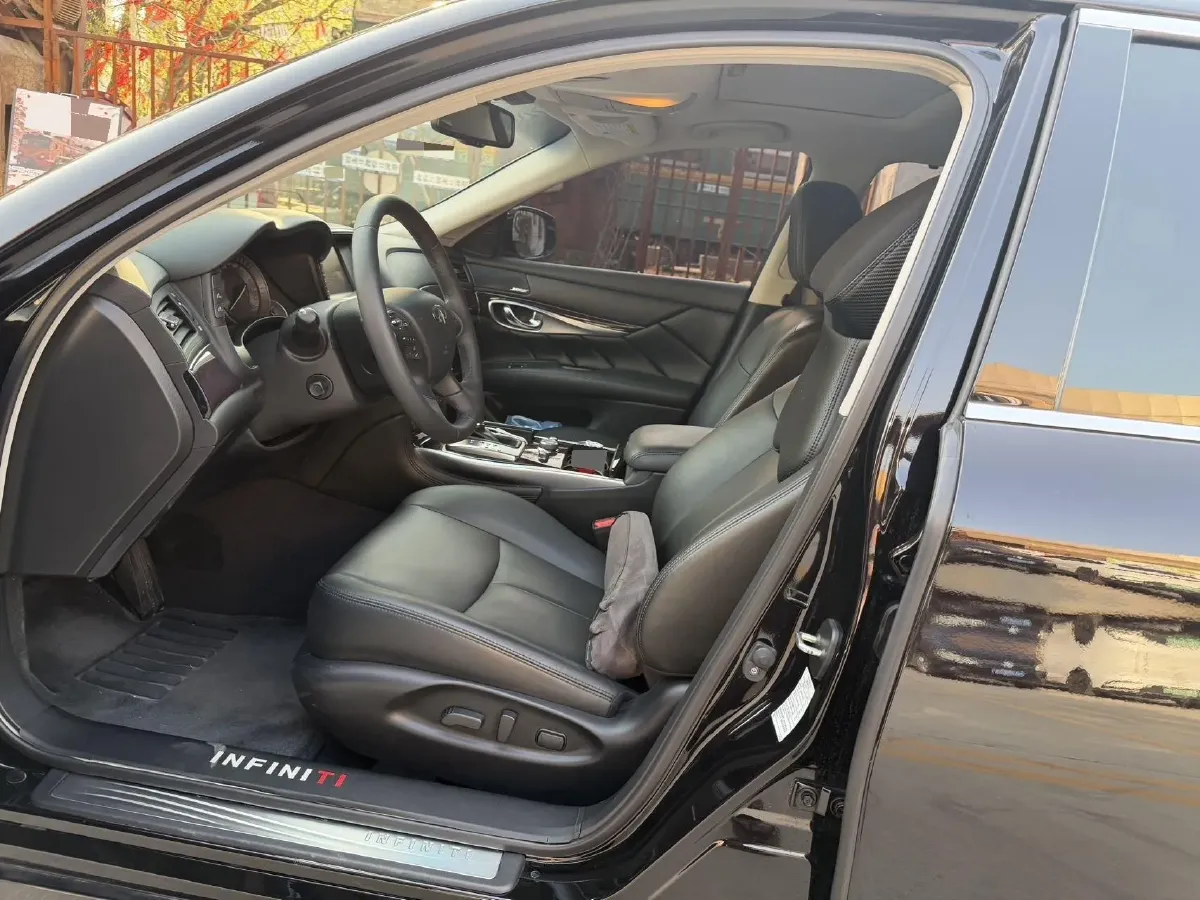 2019 Infiniti Q70 2.0T 211HP L4 7AT,autocango,china used car exporter,china ev exporter,chinese used car exporter,chinese used ev exporter