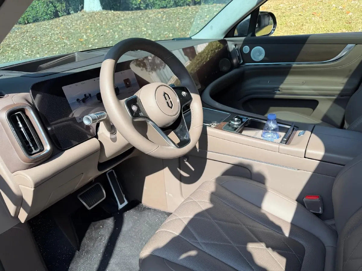 2024 AITO AITO M9 1.5T 152HP L4 REEV 42KWH,autocango,china used car exporter,china ev exporter,chinese used car exporter,chinese used ev exporter