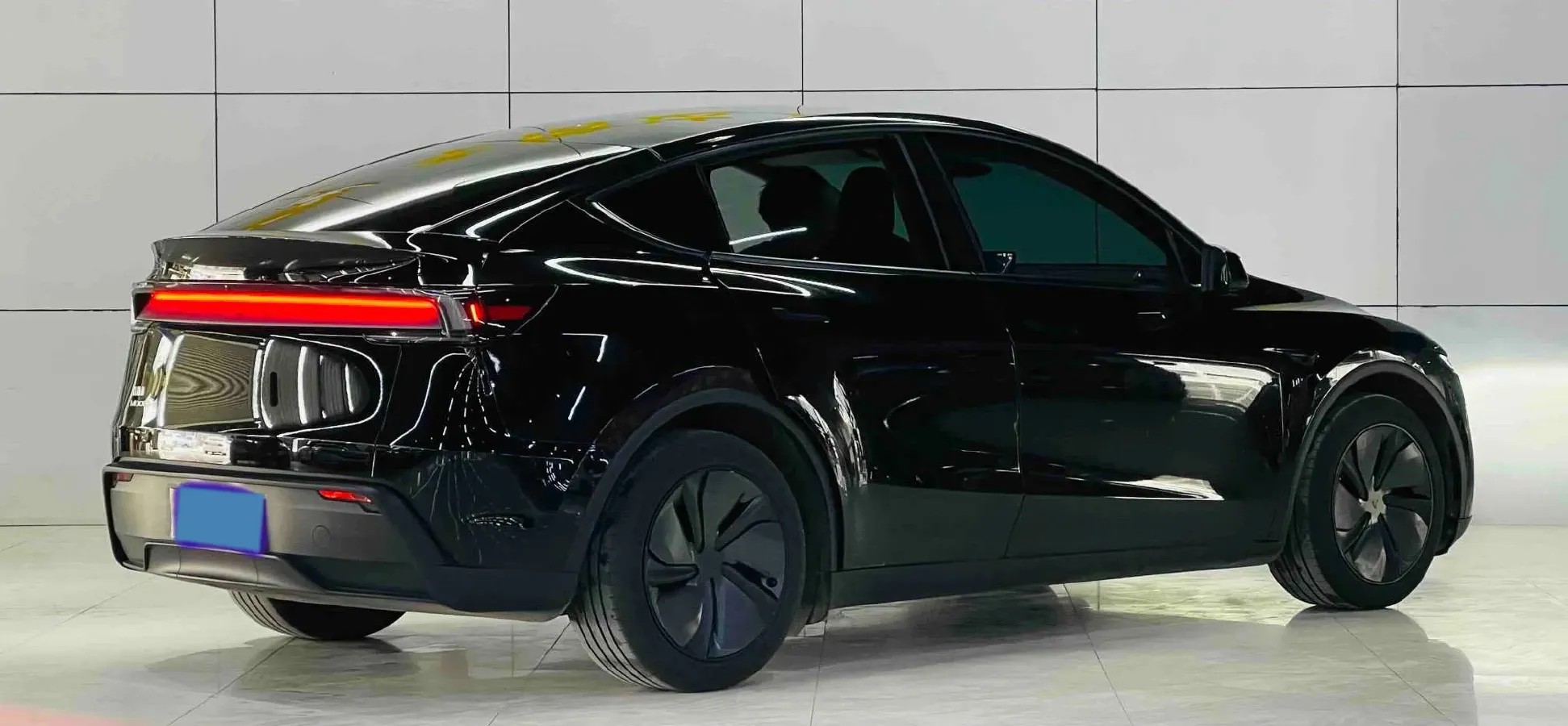 2025 Tesla Model Y BEV 62.5KWH,autocango,china used car exporter,china ev exporter,chinese used car exporter,chinese used ev exporter