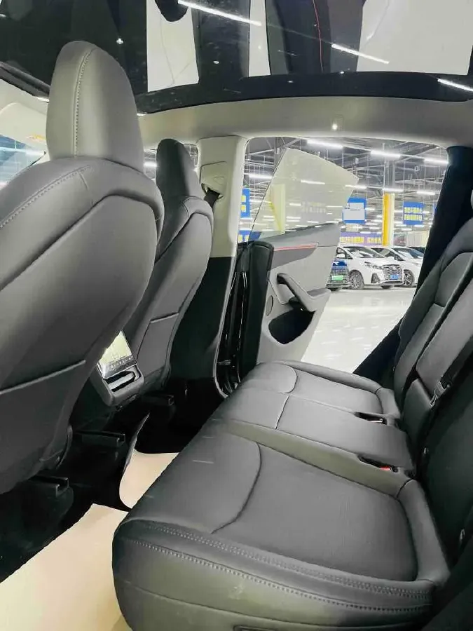 2025 Tesla Model Y BEV 62.5KWH,autocango,china used car exporter,china ev exporter,chinese used car exporter,chinese used ev exporter