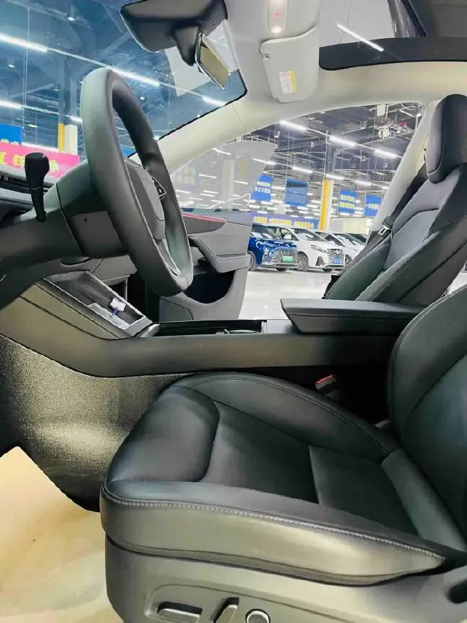 2025 Tesla Model Y BEV 62.5KWH,autocango,china used car exporter,china ev exporter,chinese used car exporter,chinese used ev exporter