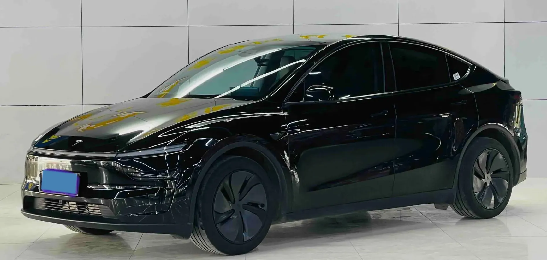 2025 Tesla Model Y BEV 62.5KWH,autocango,china used car exporter,china ev exporter,chinese used car exporter,chinese used ev exporter