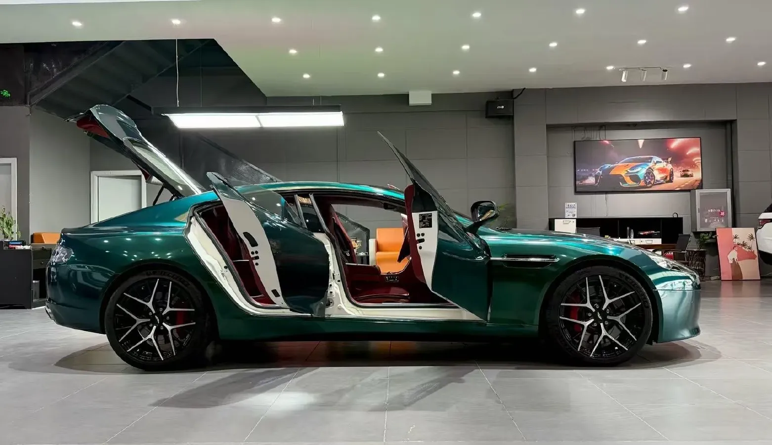 2017 Aston Martin Rapide 6.0L 560HP V12 8AT,autocango,china used car exporter,china ev exporter,chinese used car exporter,chinese used ev exporter