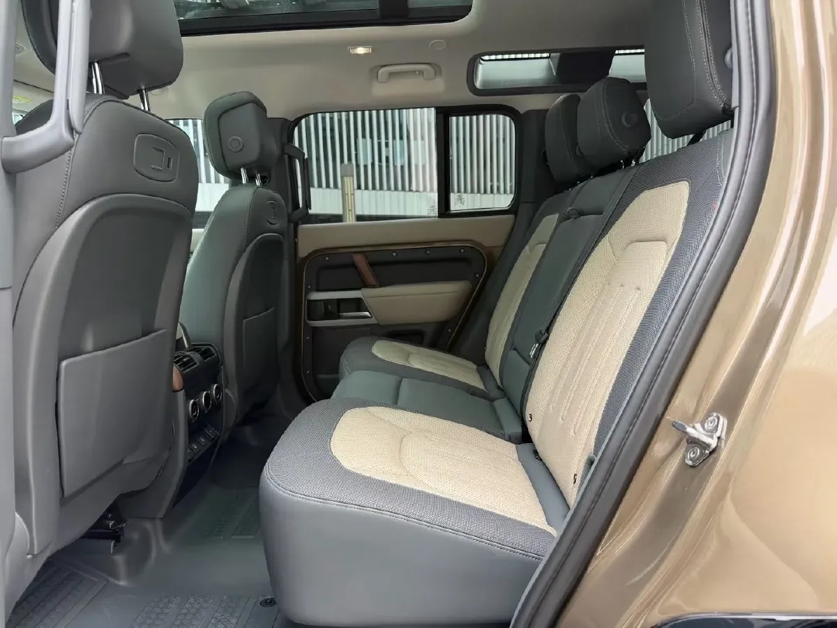 2022 Land Rover Defender 3.0T 400HP L6 8AT,autocango,china used car exporter,china ev exporter,chinese used car exporter,chinese used ev exporter