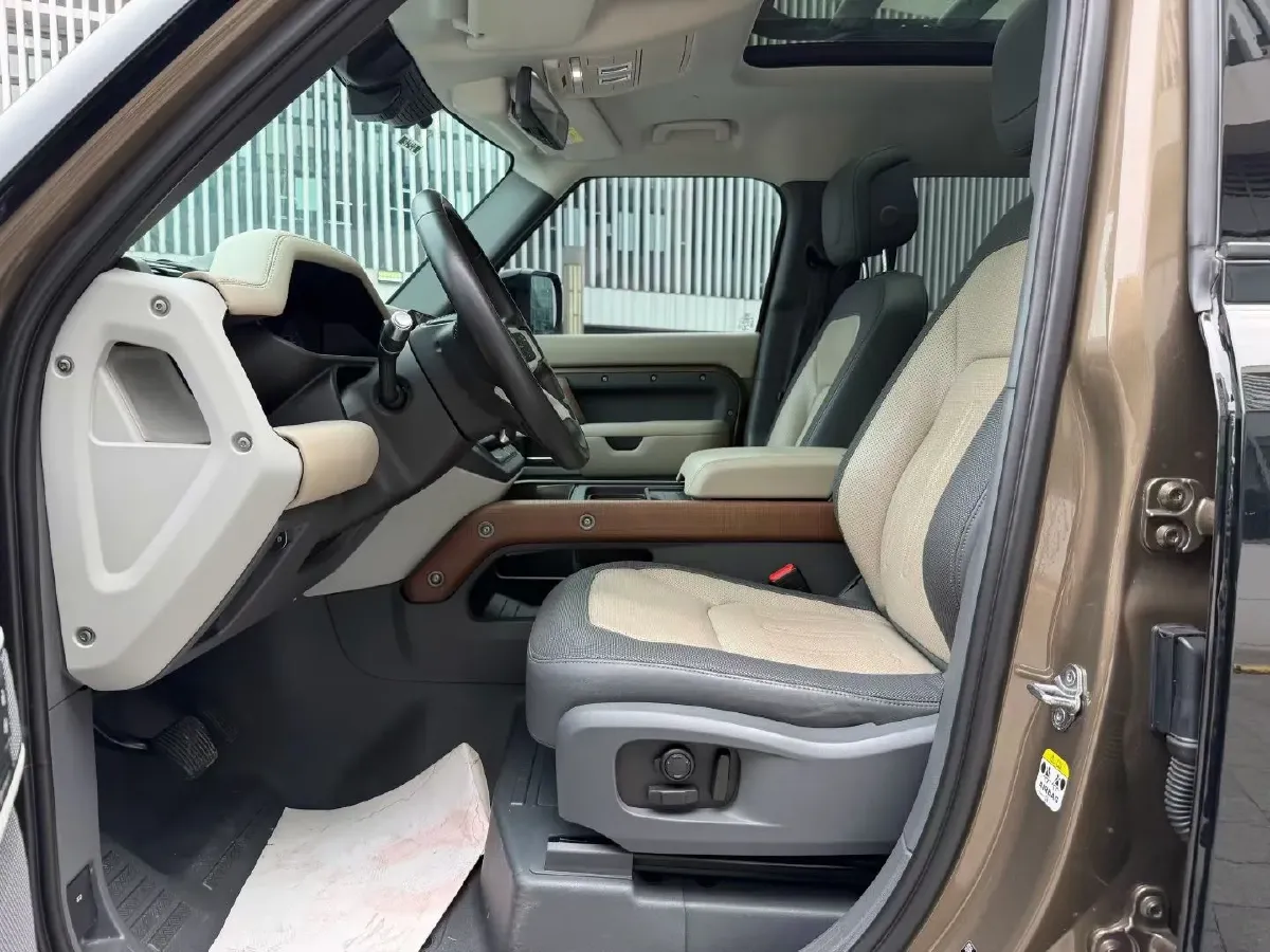 2022 Land Rover Defender 3.0T 400HP L6 8AT,autocango,china used car exporter,china ev exporter,chinese used car exporter,chinese used ev exporter