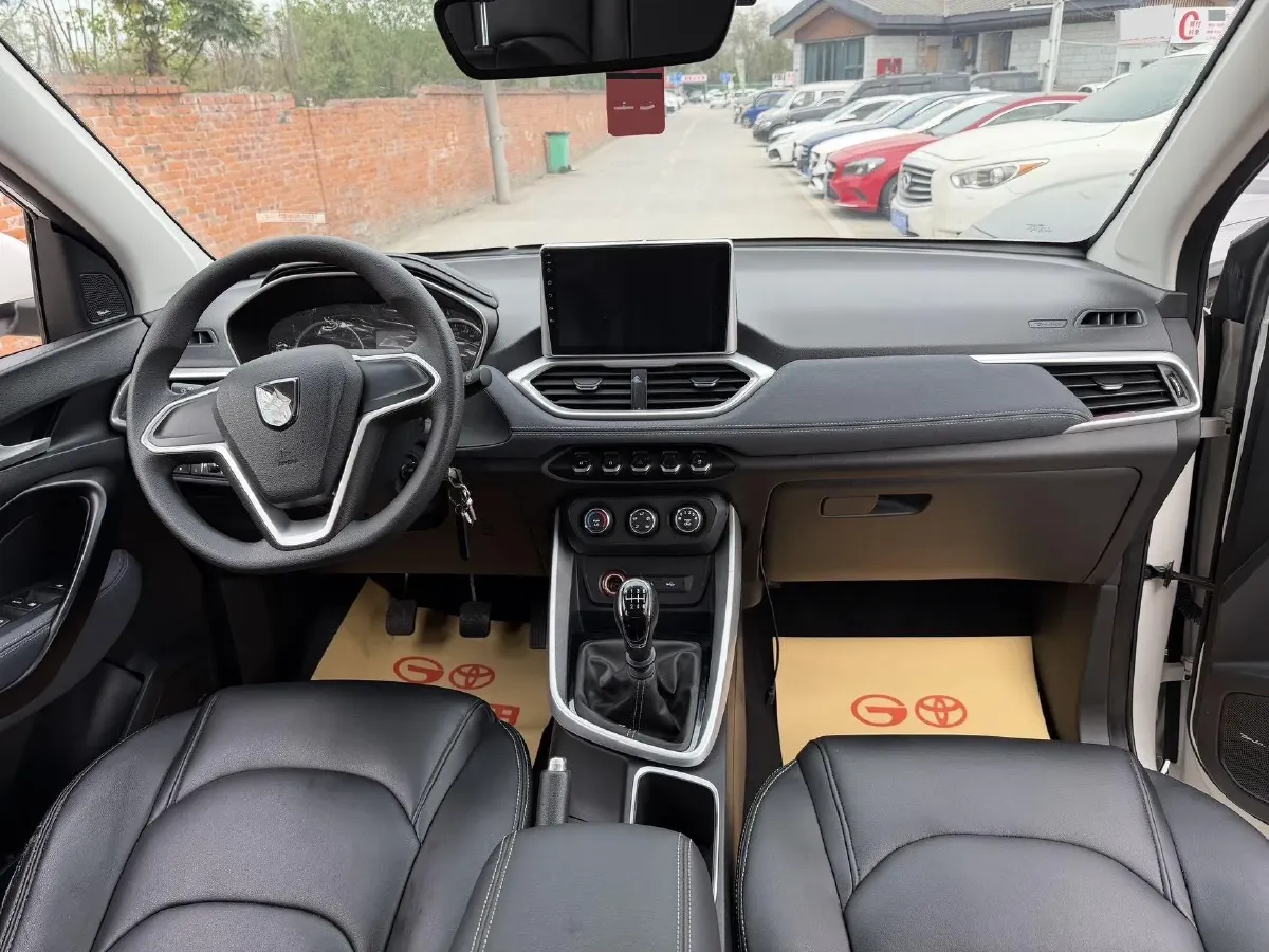 2018 BaoJun 530 1.5T 150HP L4 6MT,autocango,china used car exporter,china ev exporter,chinese used car exporter,chinese used ev exporter