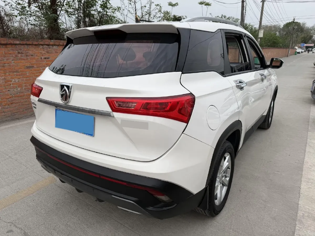 2018 BaoJun 530 1.5T 150HP L4 6MT,autocango,china used car exporter,china ev exporter,chinese used car exporter,chinese used ev exporter