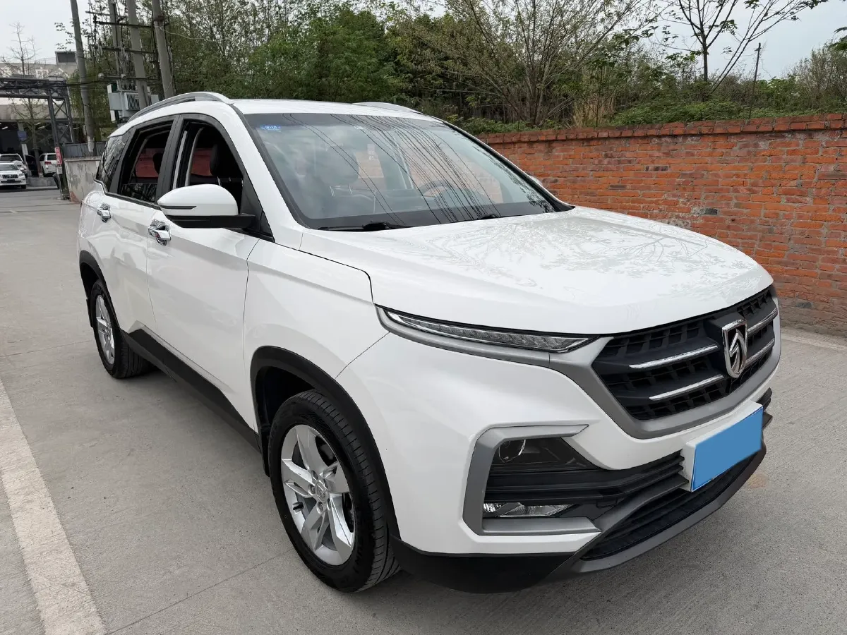 2018 BaoJun 530 1.5T 150HP L4 6MT,autocango,china used car exporter,china ev exporter,chinese used car exporter,chinese used ev exporter