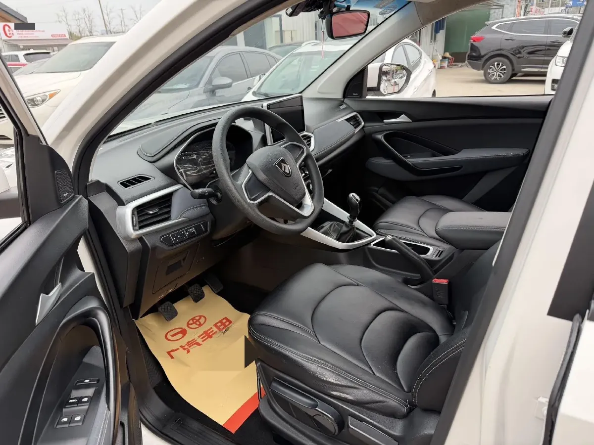 2018 BaoJun 530 1.5T 150HP L4 6MT,autocango,china used car exporter,china ev exporter,chinese used car exporter,chinese used ev exporter