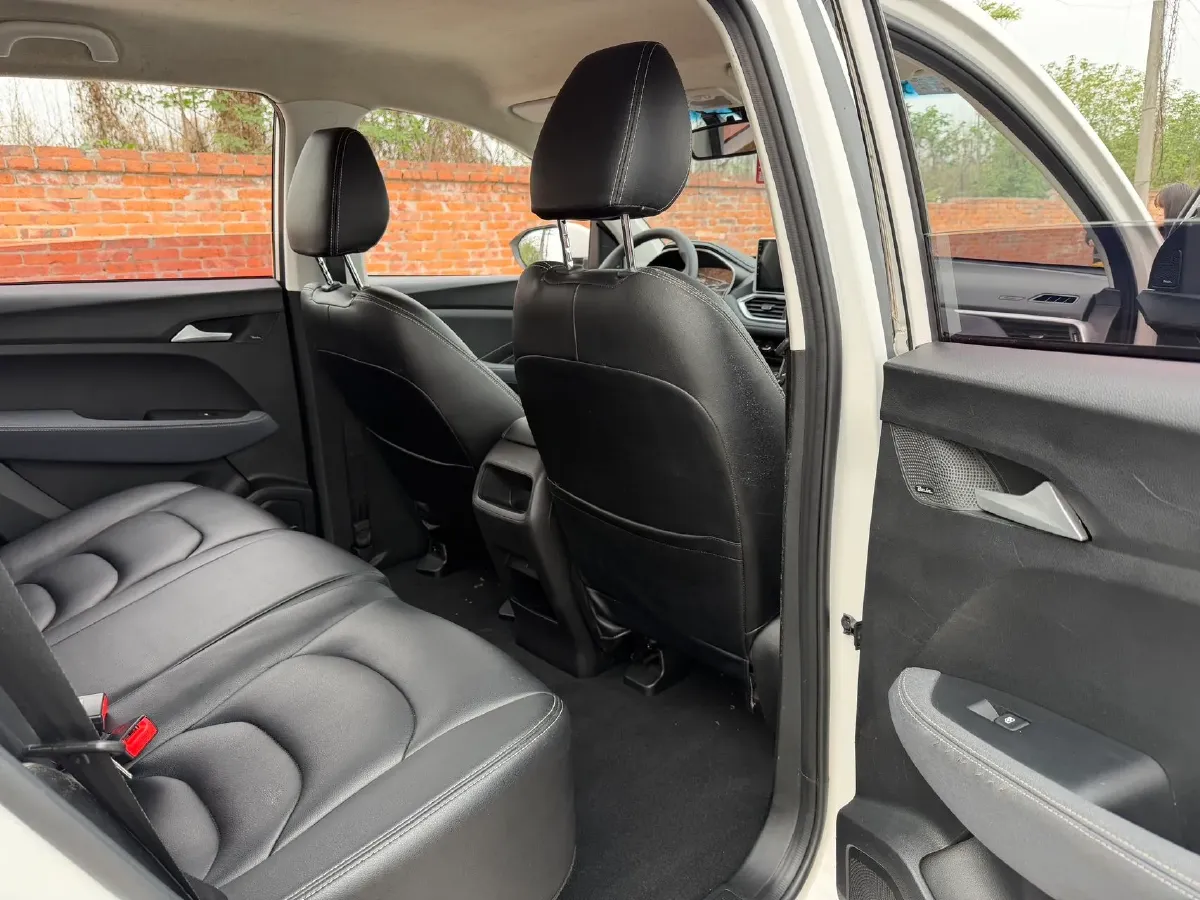 2018 BaoJun 530 1.5T 150HP L4 6MT,autocango,china used car exporter,china ev exporter,chinese used car exporter,chinese used ev exporter