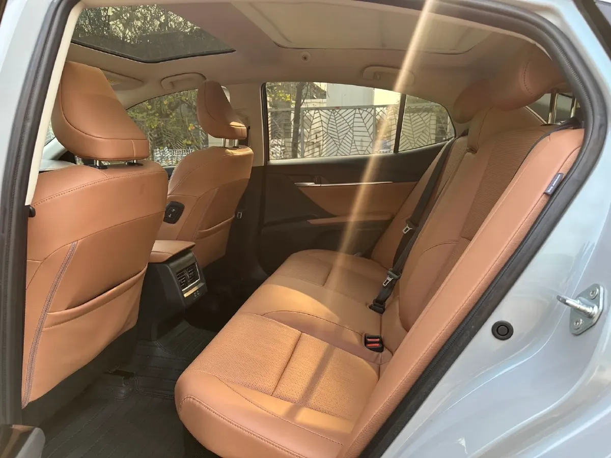 2024 Toyota Camry 2.0L 152HP L4 E-CVT Hybrid,autocango,china used car exporter,china ev exporter,chinese used car exporter,chinese used ev exporter