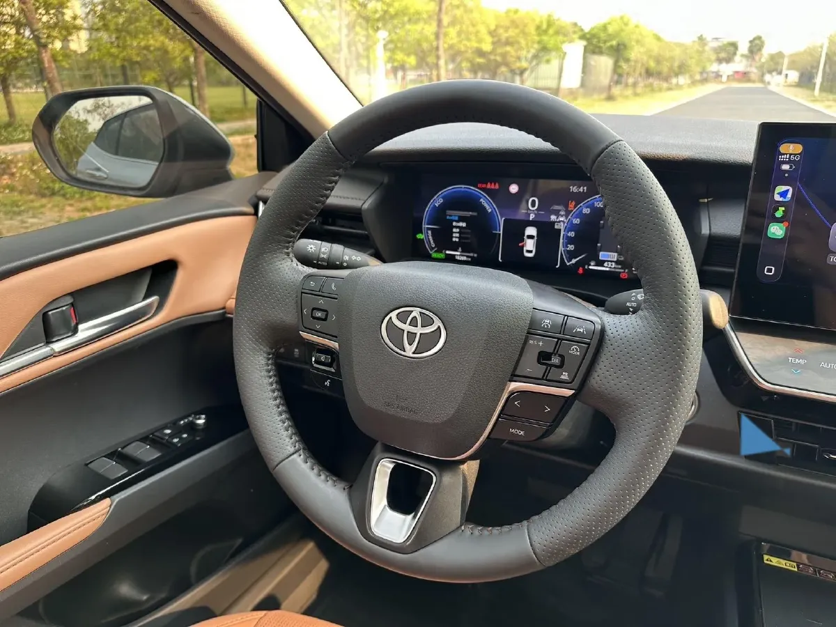 2024 Toyota Camry 2.0L 152HP L4 E-CVT Hybrid,autocango,china used car exporter,china ev exporter,chinese used car exporter,chinese used ev exporter