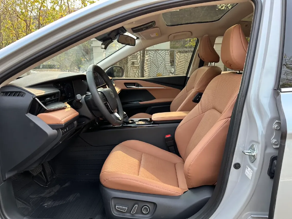 2024 Toyota Camry 2.0L 152HP L4 E-CVT Hybrid,autocango,china used car exporter,china ev exporter,chinese used car exporter,chinese used ev exporter