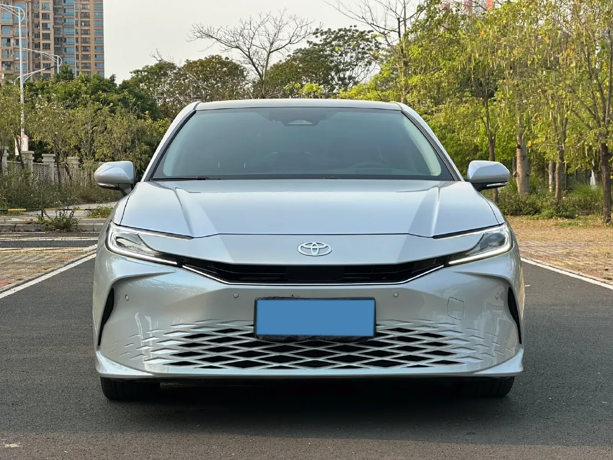 2024 Toyota Camry 2.0L 152HP L4 E-CVT Hybrid,autocango,china used car exporter,china ev exporter,chinese used car exporter,chinese used ev exporter