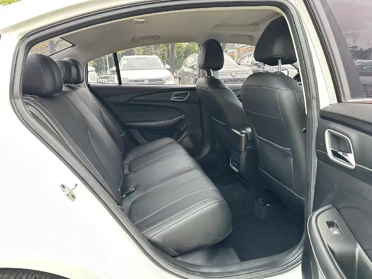 2019 Roewe i5 1.5L 120HP L4 CVT,autocango,china used car exporter,china ev exporter,chinese used car exporter,chinese used ev exporter