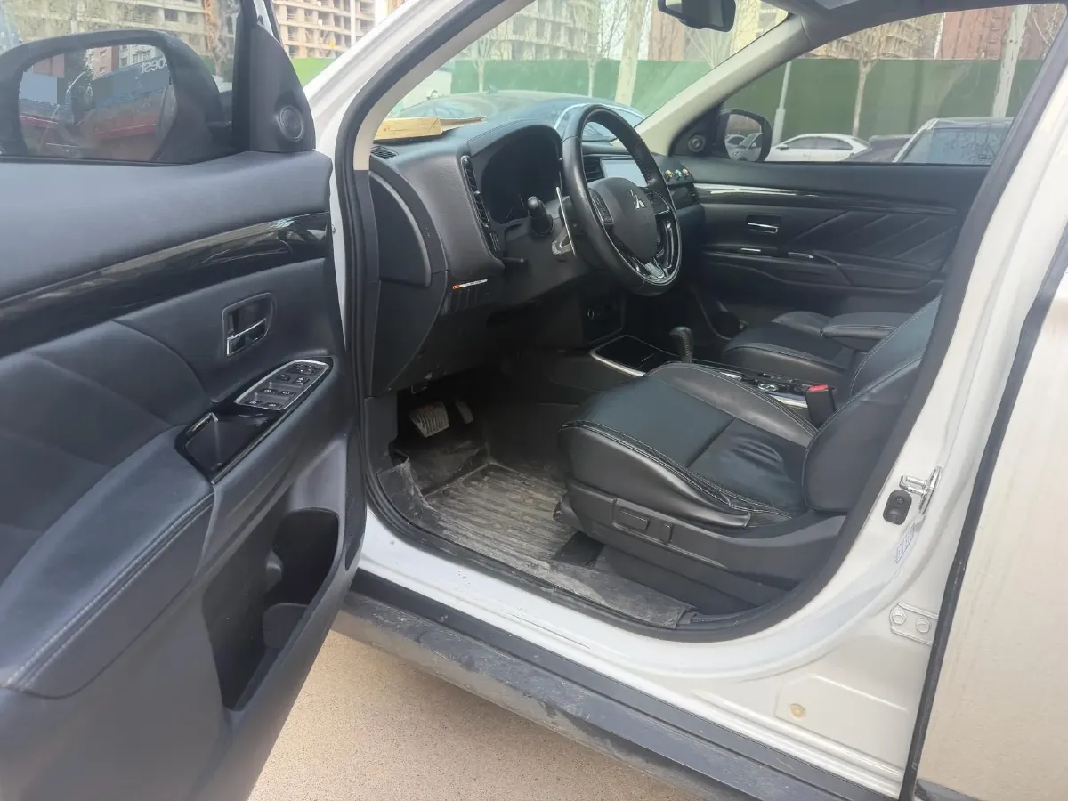 2019 Mitsubishi Outlander 2.4L 192HP L4 CVT,autocango,china used car exporter,china ev exporter,chinese used car exporter,chinese used ev exporter