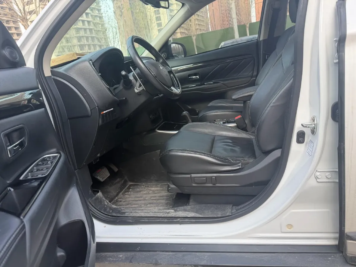 2019 Mitsubishi Outlander 2.4L 192HP L4 CVT,autocango,china used car exporter,china ev exporter,chinese used car exporter,chinese used ev exporter