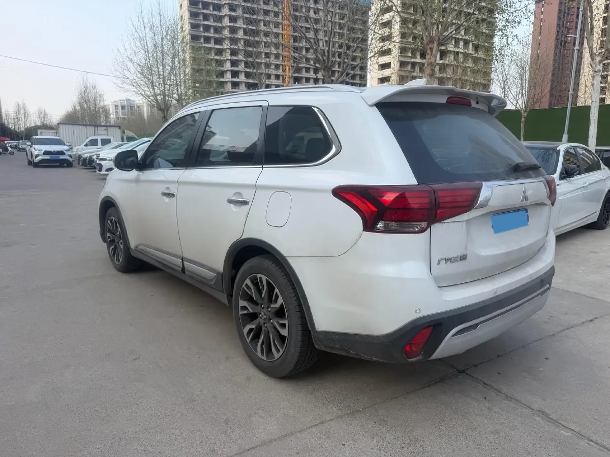 2019 Mitsubishi Outlander 2.4L 192HP L4 CVT,autocango,china used car exporter,china ev exporter,chinese used car exporter,chinese used ev exporter