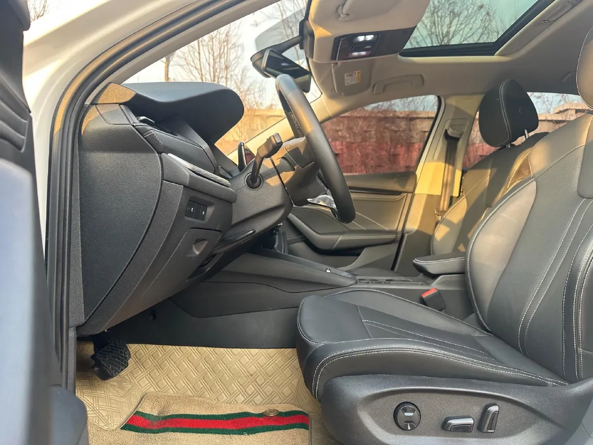 2022 Skoda Octavia 1.4T 150HP L4 7DCT,autocango,china used car exporter,china ev exporter,chinese used car exporter,chinese used ev exporter