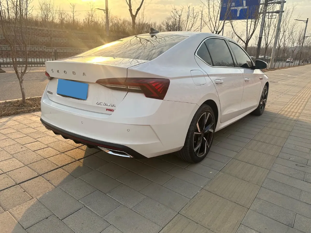 2022 Skoda Octavia 1.4T 150HP L4 7DCT,autocango,china used car exporter,china ev exporter,chinese used car exporter,chinese used ev exporter