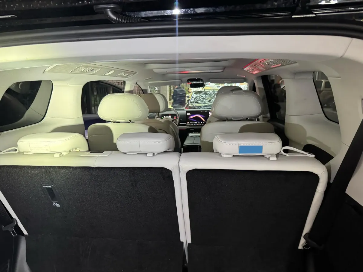 2025 Voyah Dream BEV 108.7KWH,autocango,china used car exporter,china ev exporter,chinese used car exporter,chinese used ev exporter