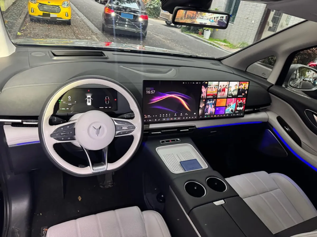 2025 Voyah Dream BEV 108.7KWH,autocango,china used car exporter,china ev exporter,chinese used car exporter,chinese used ev exporter