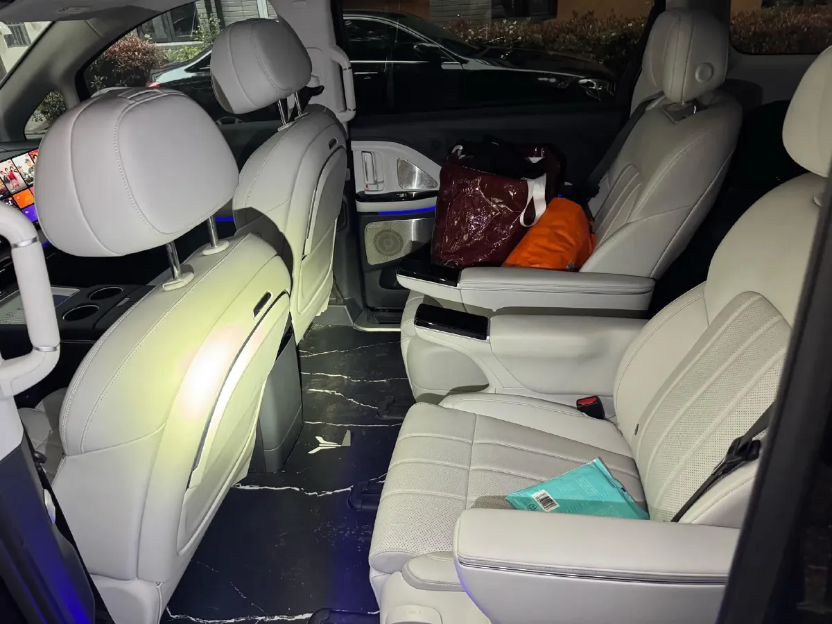 2025 Voyah Dream BEV 108.7KWH,autocango,china used car exporter,china ev exporter,chinese used car exporter,chinese used ev exporter