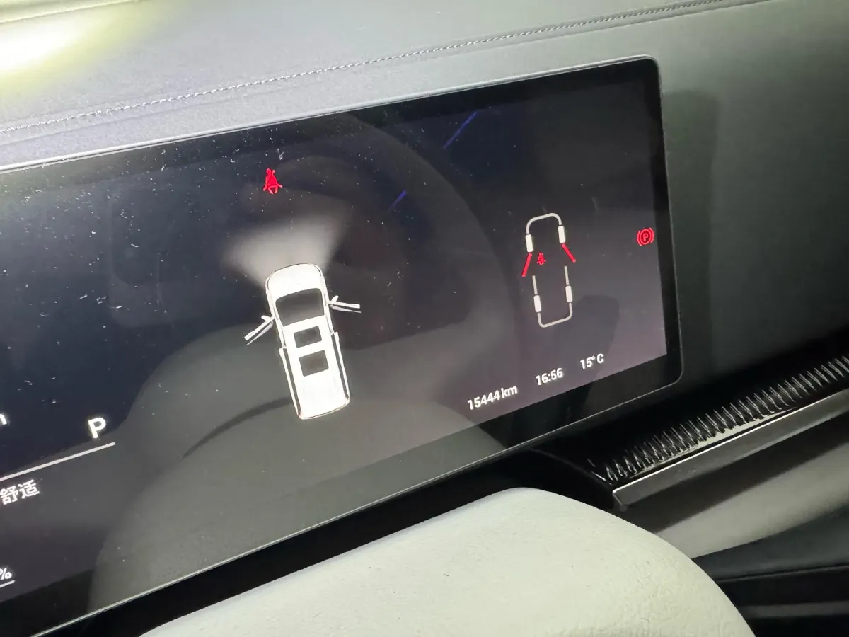 2025 Voyah Dream BEV 108.7KWH,autocango,china used car exporter,china ev exporter,chinese used car exporter,chinese used ev exporter