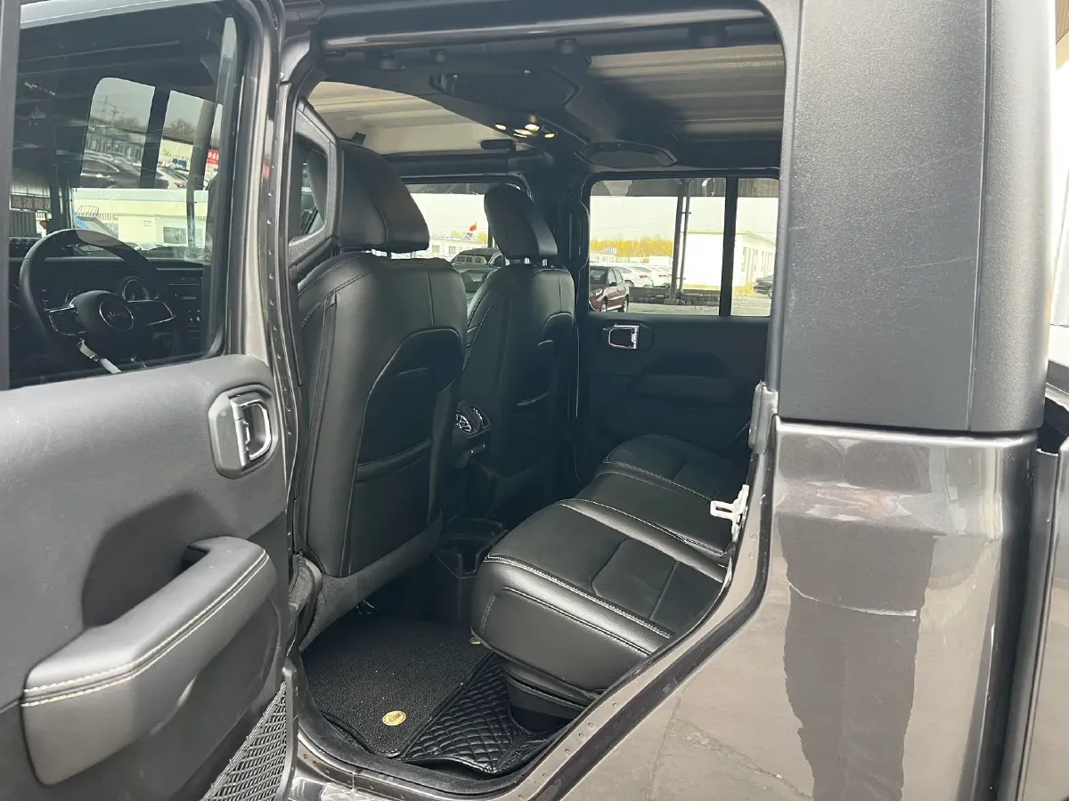 2022 Jeep Gladiator 3.6L 284HP V6 8AT,autocango,china used car exporter,china ev exporter,chinese used car exporter,chinese used ev exporter