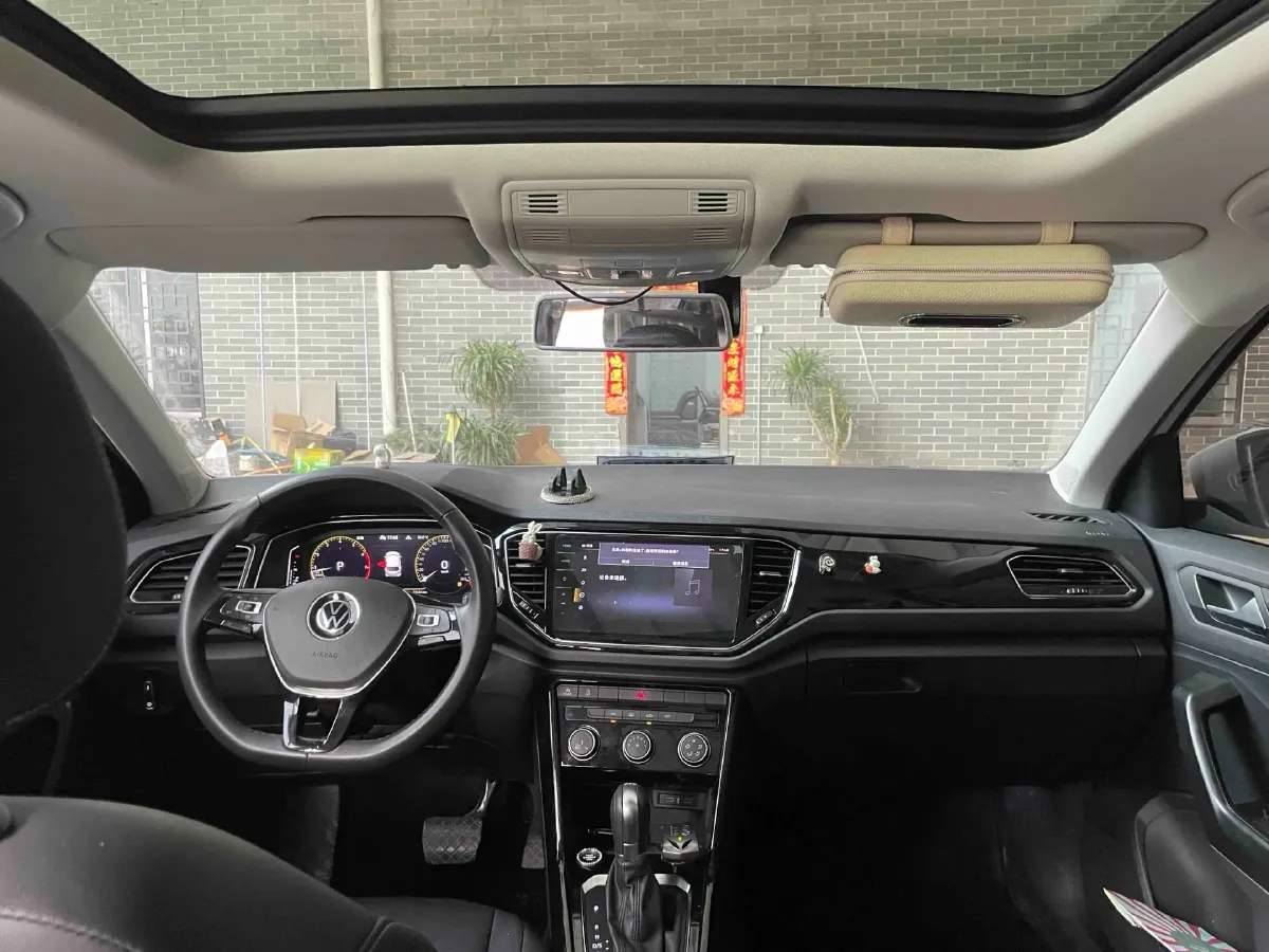 2021 Volkswagen T-Roc 1.4T 150HP L4 7DCT,autocango,china used car exporter,china ev exporter,chinese used car exporter,chinese used ev exporter