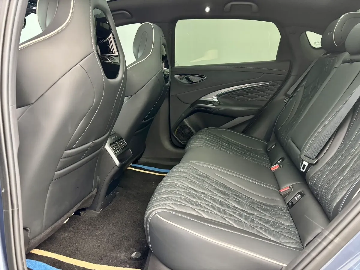 2022 AITO AITO M5 Range Extended 125HP REEV 40KWH,autocango,china used car exporter,china ev exporter,chinese used car exporter,chinese used ev exporter