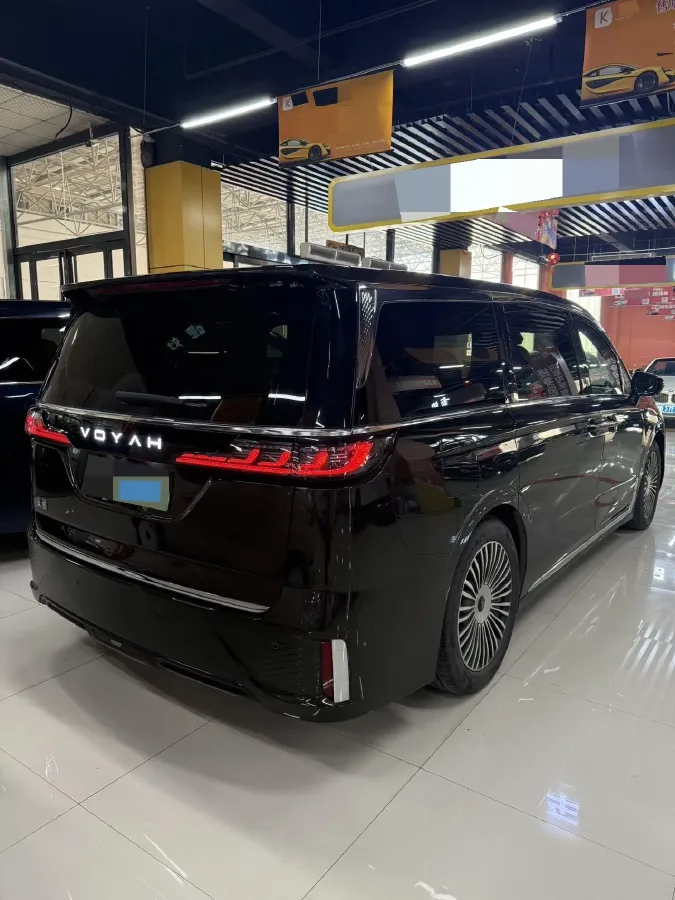2025 Voyah Dream 1.5T 150HP L4 PHEV 41.7KWH,autocango,china used car exporter,china ev exporter,chinese used car exporter,chinese used ev exporter