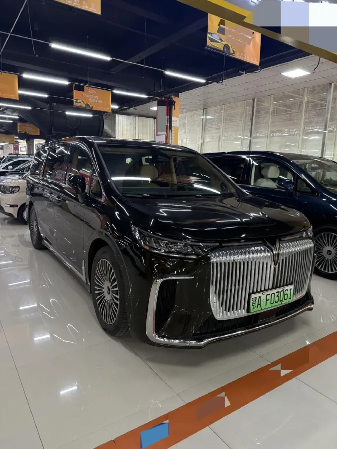 2025 Voyah Dream 1.5T 150HP L4 PHEV 41.7KWH,autocango,china used car exporter,china ev exporter,chinese used car exporter,chinese used ev exporter