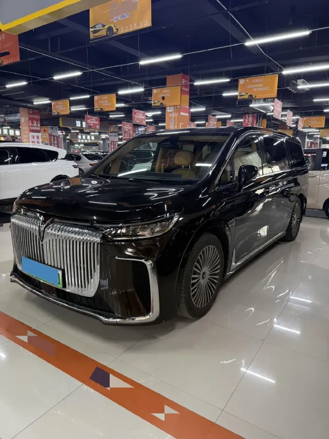 2025 Voyah Dream 1.5T 150HP L4 PHEV 41.7KWH,autocango,china used car exporter,china ev exporter,chinese used car exporter,chinese used ev exporter